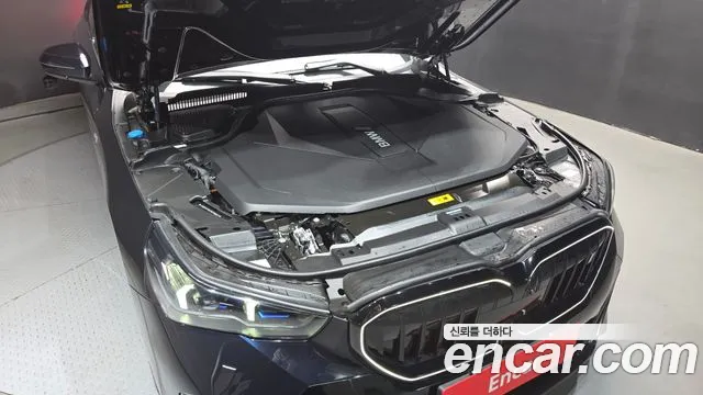 BMW i5 G60 — Фото автомобиля 9