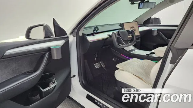 Tesla Model Y — Фото автомобиля 9