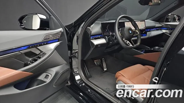 BMW 5-Series 5 серия (G60) 530i xDrive M Sport Pro Special Edition — Фото автомобиля 10