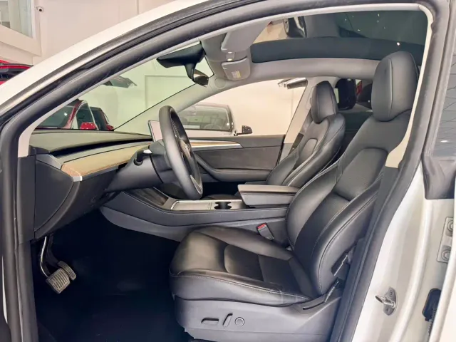 Tesla Model Y — Фото автомобиля 5