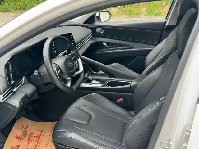 Hyundai Elantra — Фото автомобиля 4