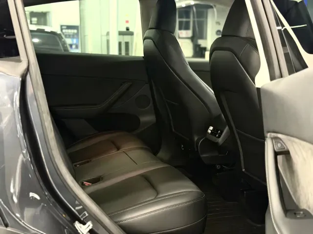 Tesla Model Y — Фото автомобиля 10