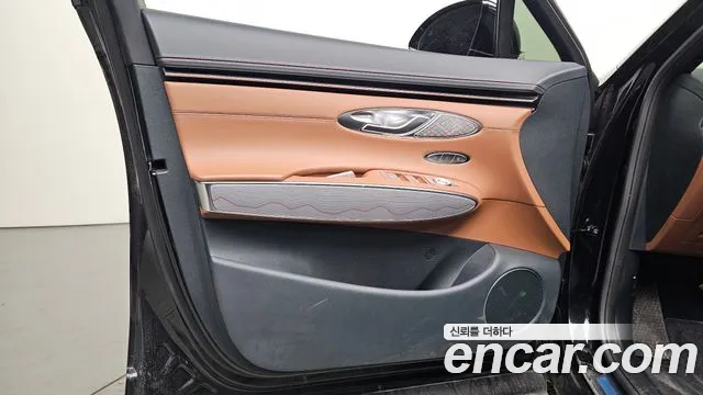 Genesis GV70 2.5T Бензин AWD — Фото автомобиля 24