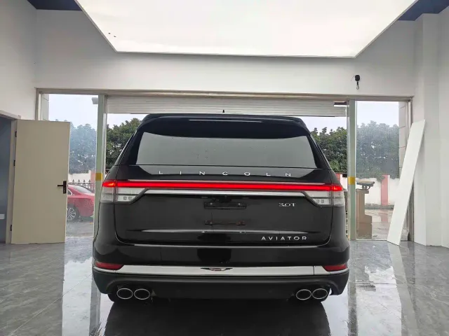 Lincoln Aviator — Фото автомобиля 5