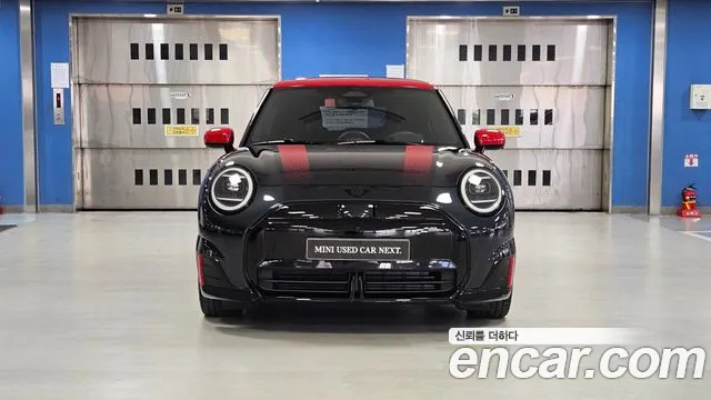 MINI Cooper Generation 4 — Фото автомобиля 3