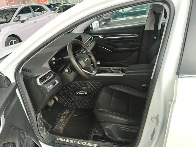 Geely Emgrand — Фото автомобиля 4