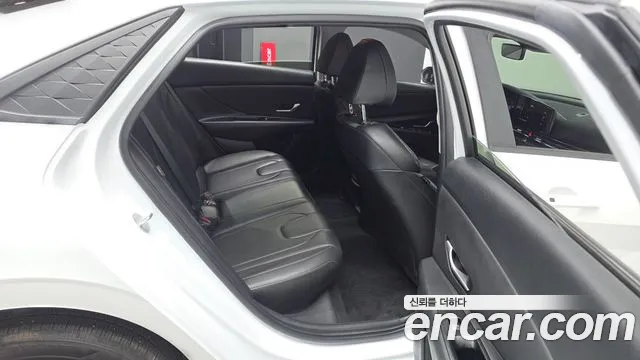 Hyundai Avante CN7 — Фото автомобиля 11