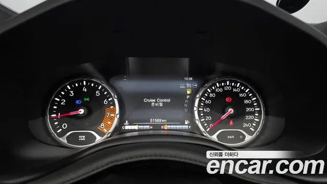 Jeep Renegade — Фото автомобиля 8