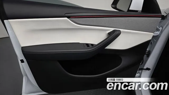 Tesla Model Y — Фото автомобиля 13