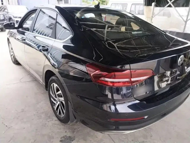 Volkswagen Lavida — Фото автомобиля 4