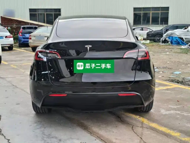 Tesla Model Y — Фото автомобиля 5