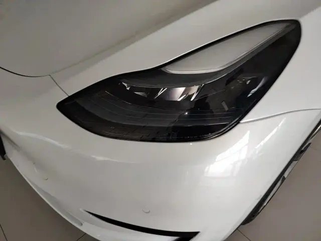 Tesla Model Y — Фото автомобиля 2