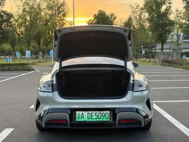 Xiaomi SU7 — Фото автомобиля 12