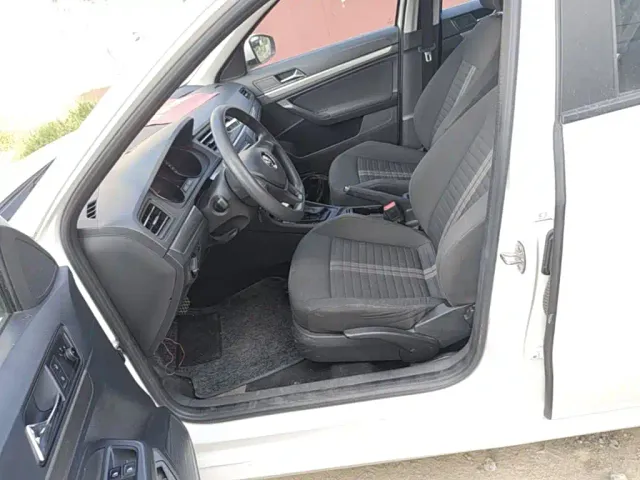 Volkswagen Lavida — Фото автомобиля 14