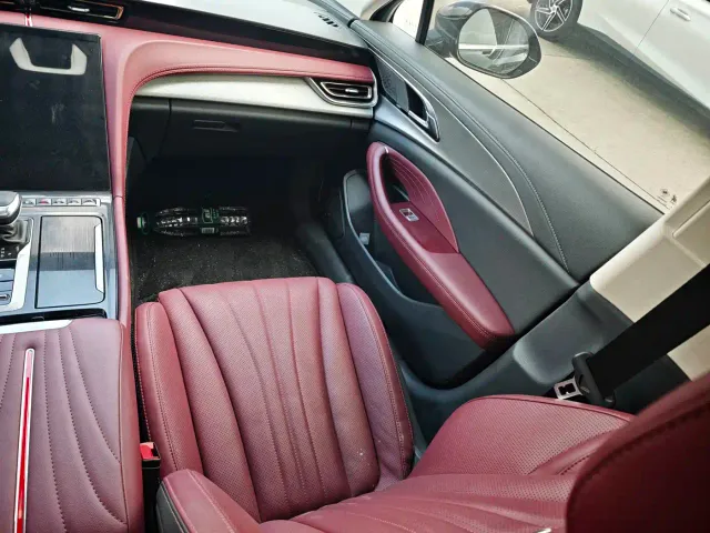 Hongqi H5 — Фото автомобиля 10