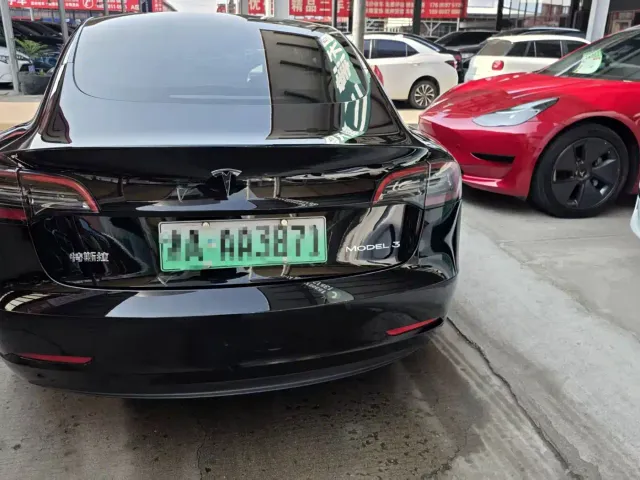 Tesla Model 3 — Фото автомобиля 4
