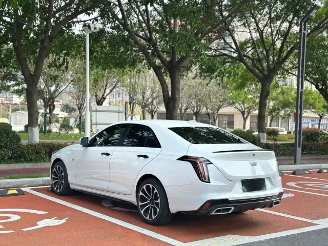 Cadillac CT4 — Фото автомобиля 4
