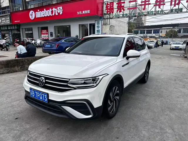 Фотография автомобиля — Volkswagen Tiguan L