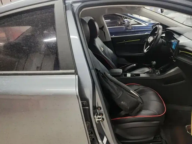 Roewe i5 — Фото автомобиля 24