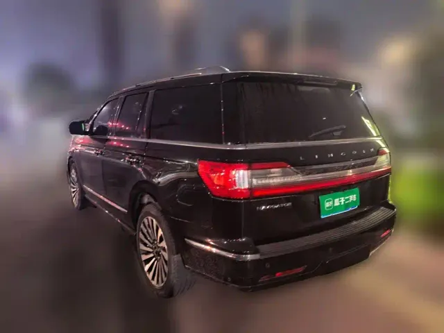 Lincoln Navigator — Фото автомобиля 6