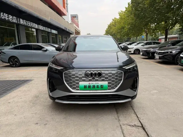 Audi Q4 e-tron — Фото автомобиля 3