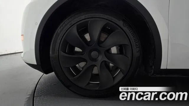 Tesla Model Y — Фото автомобиля 5