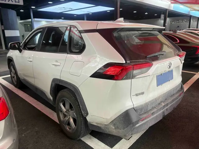 Toyota RAV4 — Фото автомобиля 9