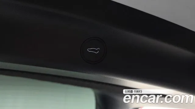 Tesla Model Y — Фото автомобиля 22
