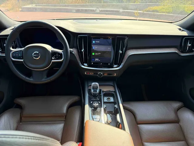 Volvo S60 — Фото автомобиля 6