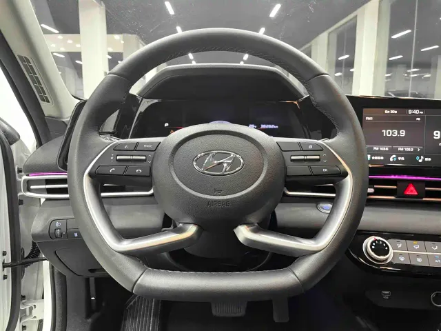 Hyundai Elantra — Фото автомобиля 5