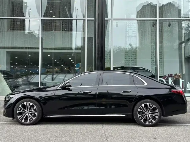 Mercedes-Benz E-Class — Фото автомобиля 8