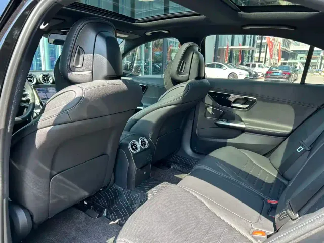 Mercedes-Benz C-Class — Фото автомобиля 12