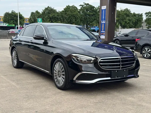 Mercedes-Benz E-Class — Фото автомобиля 3