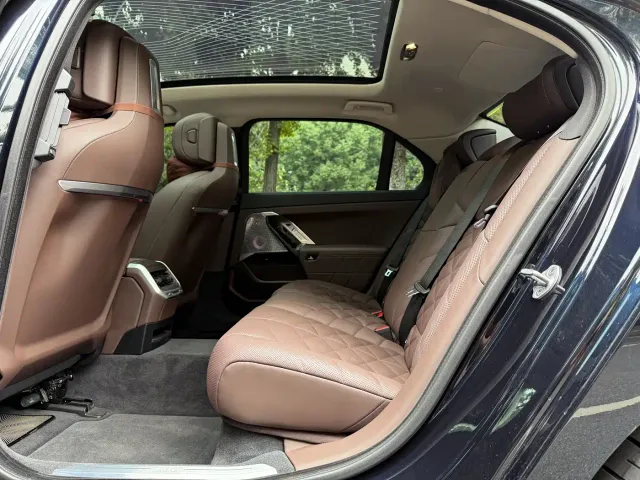 BMW 7 Series — Фото автомобиля 8
