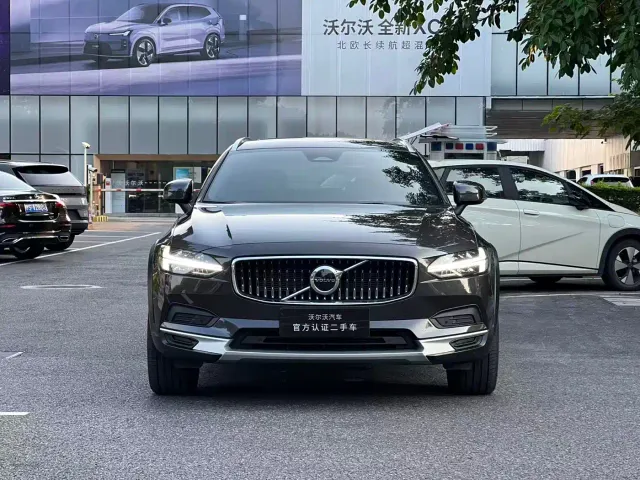 Volvo V90 — Фото автомобиля 2