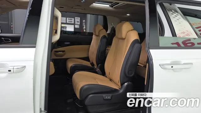 Kia Carnival Generation 4 — Фото автомобиля 11