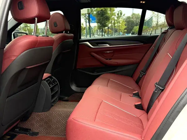 BMW 5 Series — Фото автомобиля 6