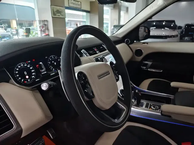 Land Rover Range Rover Sport — Фото автомобиля 8