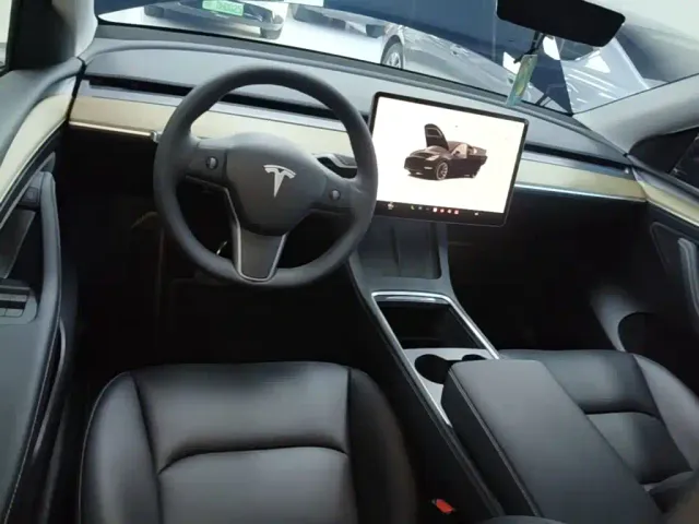 Tesla Model Y — Фото автомобиля 5