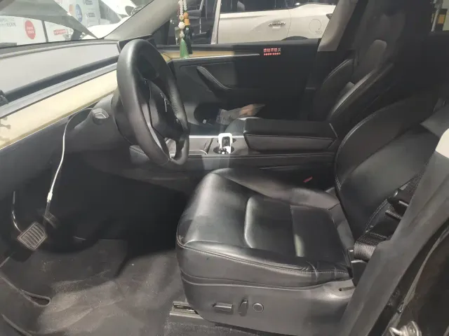 Tesla Model Y — Фото автомобиля 3