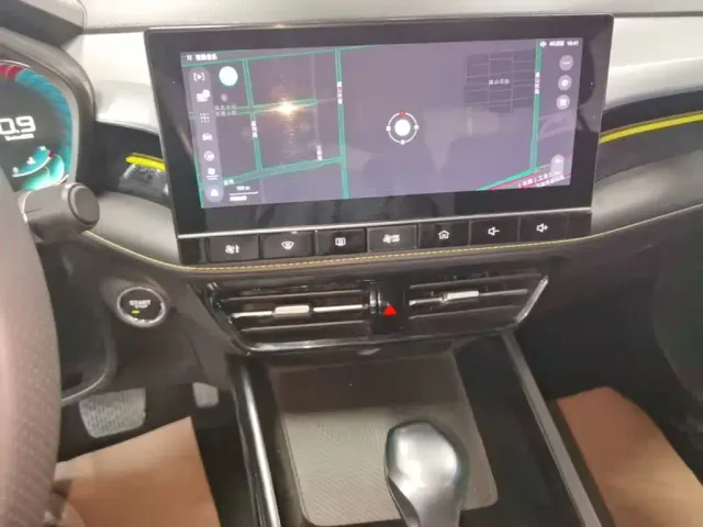 Roewe i5 — Фото автомобиля 12