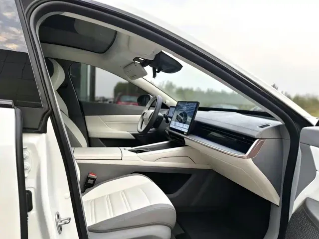 Dongfeng eπ 007 — Фото автомобиля 5
