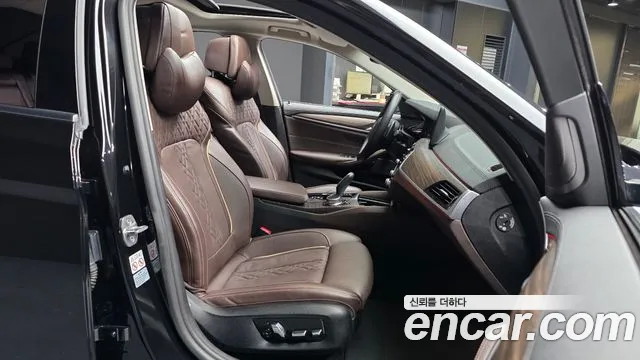 BMW 5 Series G30 — Фото автомобиля 11