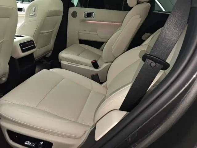Li Auto L8 — Фото автомобиля 16