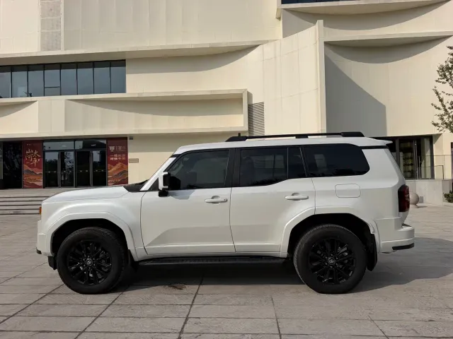Toyota Prado — Фото автомобиля 8