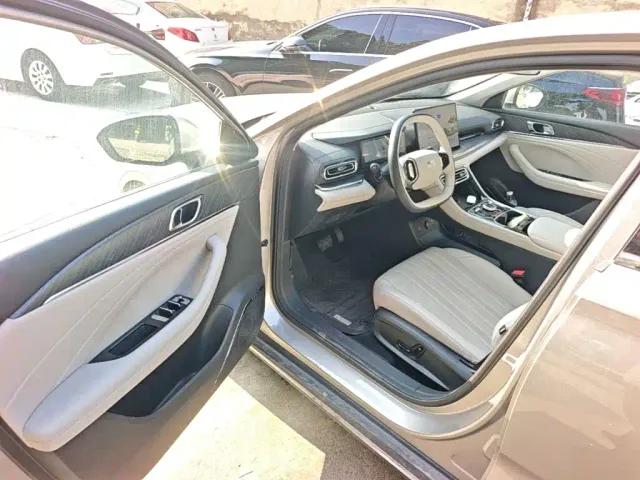 Geely Galaxy Stellar 6 — Фото автомобиля 15