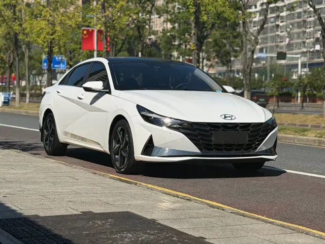 Hyundai Elantra — Фото автомобиля 3