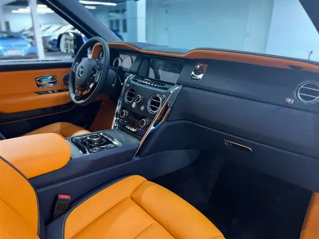 Rolls-Royce Cullinan — Фото автомобиля 18
