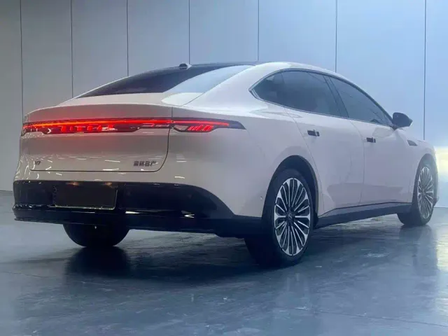 Nissan N7 — Фото автомобиля 9