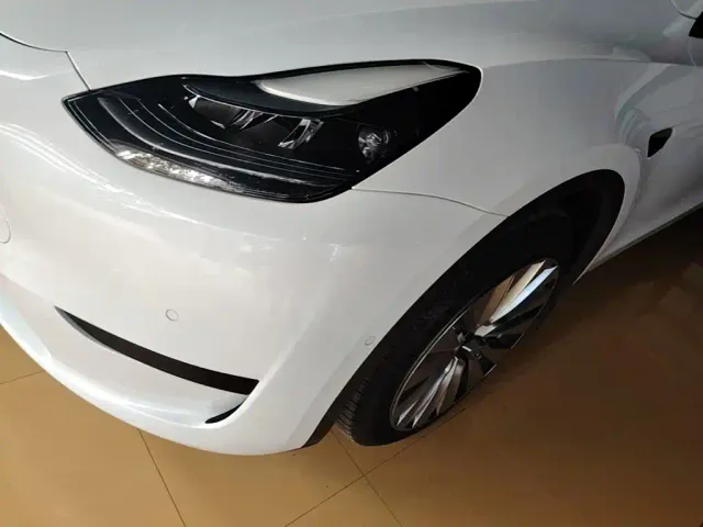 Tesla Model Y — Фото автомобиля 23